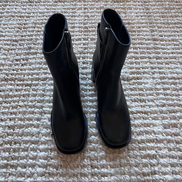 KARL LAGERFELD PARIS Women's Pomona Buckled Booties Sz 5.5 - Picture 4 of 7